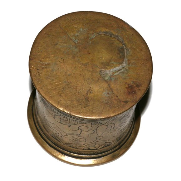 Vintage brass wide heavy candle stand engraved animals peacock elephant - Picture 4 of 8